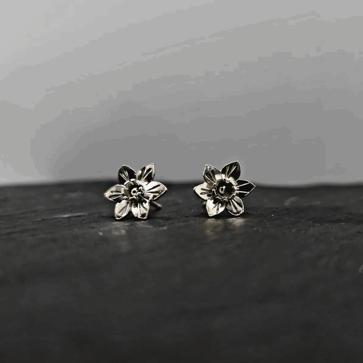 Daffodil stud earrings