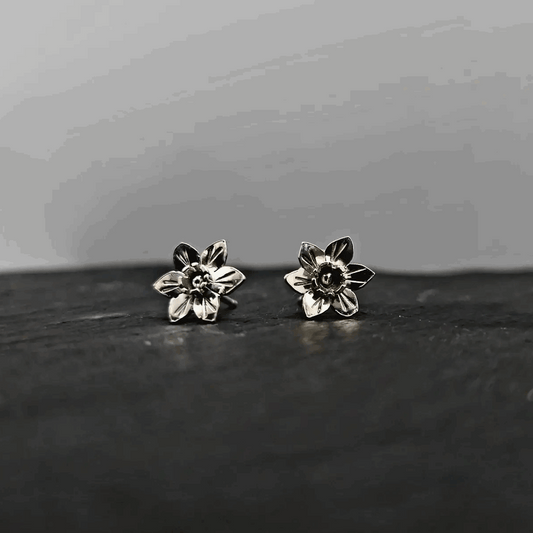 Daffodil stud earrings